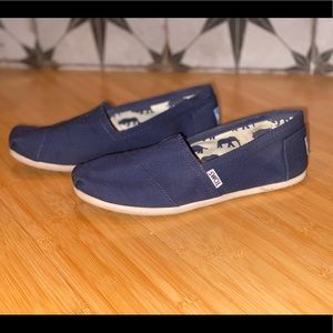 Toms Navy Blue size W7 Flats The Venice Collection
